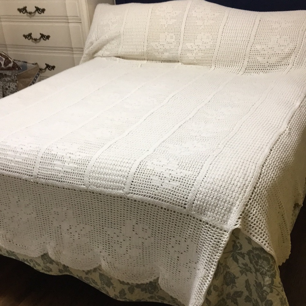 Vintage White Canadian Heirloom Quilt Bedspread Queen Size